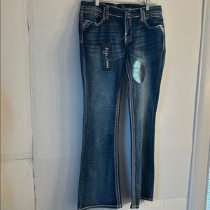 NWT Ariya Low Rise Delano Embroidered Curvy Flare Jean. Sz 11/12